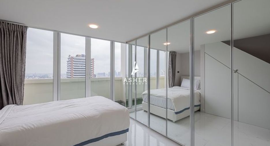 For rent and for sale 4 bedrooms condo in Watthana, Bangkok