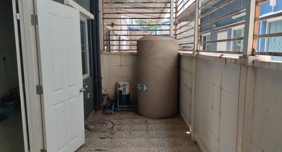 Casa adosada en venta de estudio en Rat Burana, Bangkok
