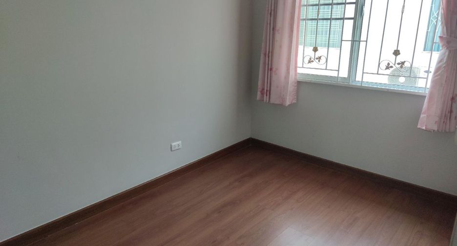 Casa adosada en venta de estudio en Rat Burana, Bangkok