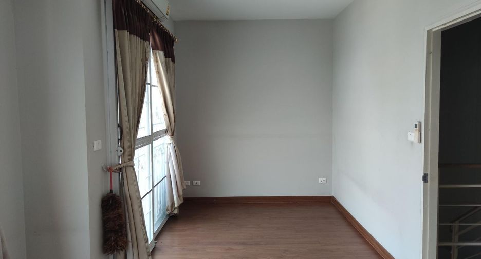 Casa adosada en venta de estudio en Rat Burana, Bangkok
