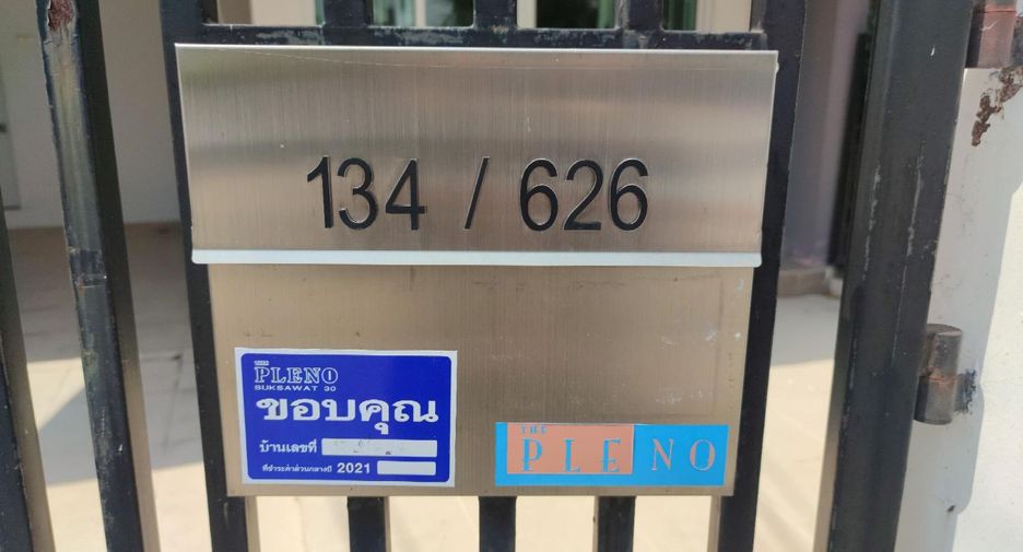 Casa adosada en venta de estudio en Rat Burana, Bangkok