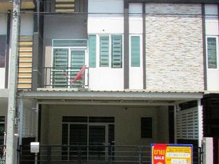 Reihenhaus zum Kauf mit Studio in Saphan Sung, Bangkok