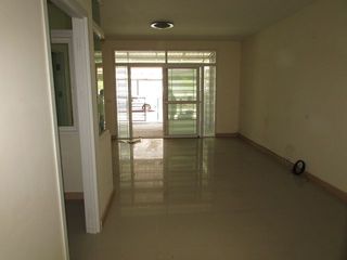 Reihenhaus zum Kauf mit Studio in Saphan Sung, Bangkok