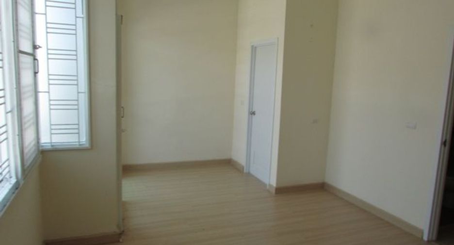 À vendre studio maison de ville à Saphan Sung, Bangkok
