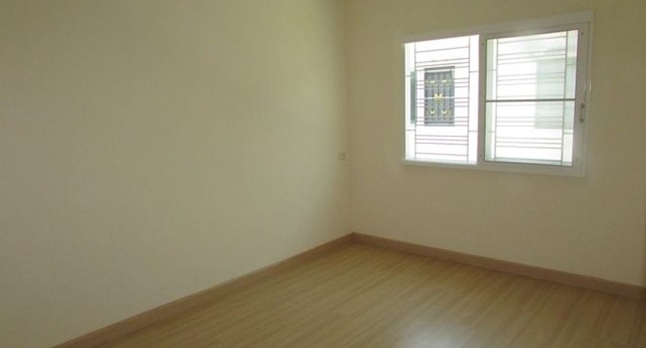 À vendre studio maison de ville à Saphan Sung, Bangkok