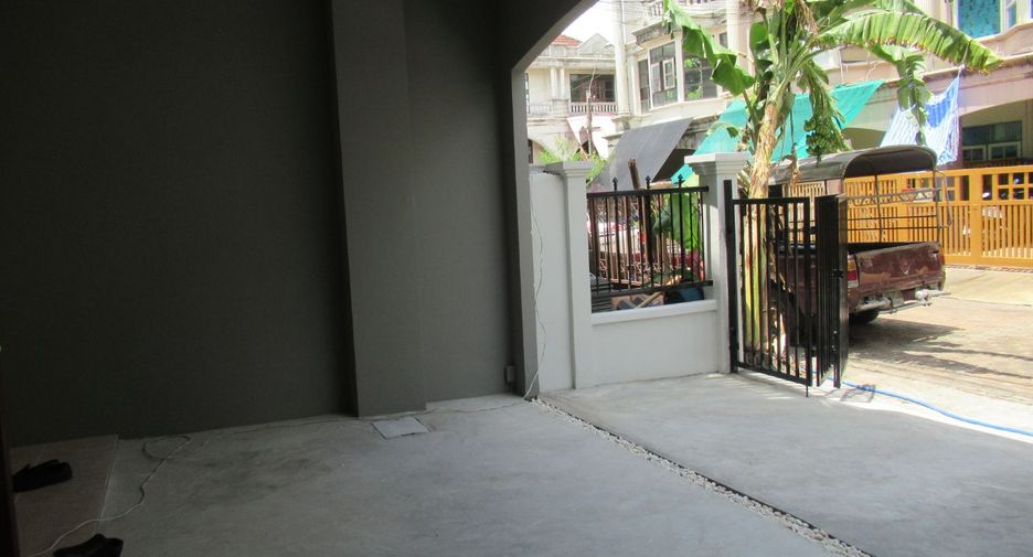 À vendre studio maison de ville à Nong Khaem, Bangkok
