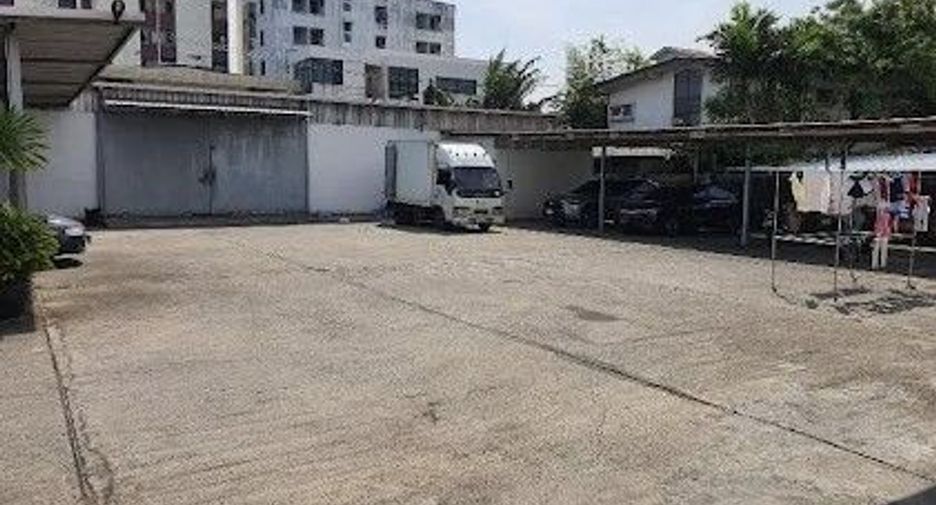 For sale 108 bedrooms apartment in Wang Thonglang, Bangkok