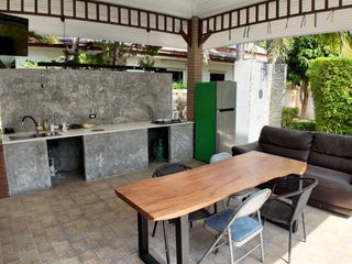 À louer et à vendre 4 chambres maison à Bang Lamung, Chonburi