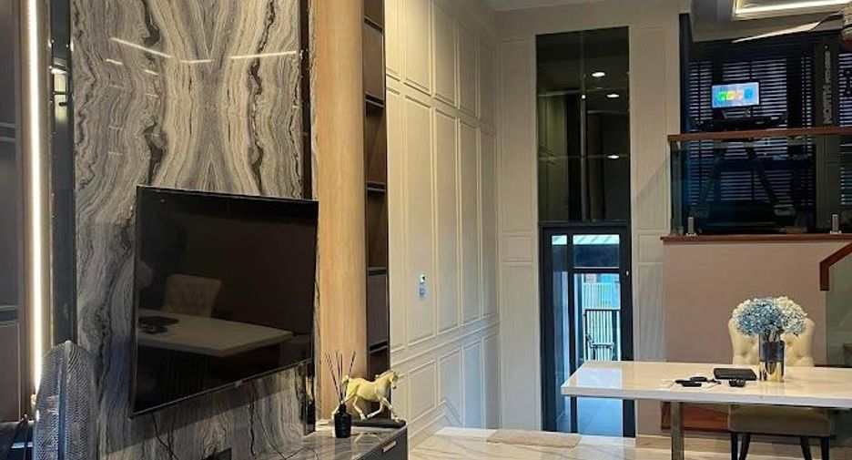 For rent and for sale 3 bedrooms townhouse in Chatuchak, Bangkok