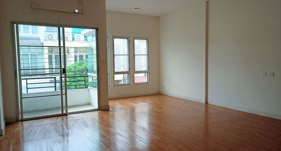 For sale studio townhouse in Nong Khaem, Bangkok