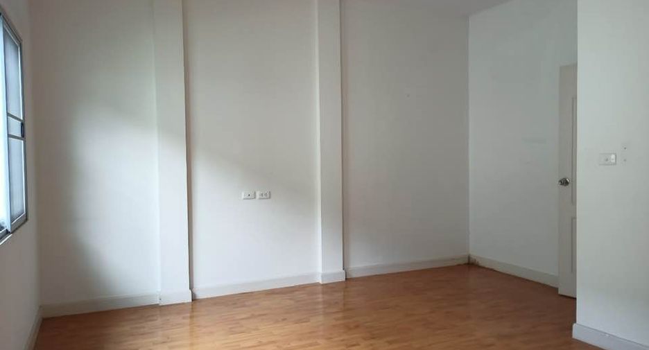 For sale studio townhouse in Nong Khaem, Bangkok