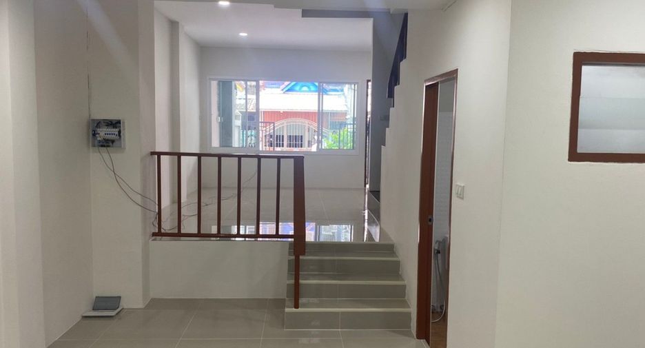 For sale studio townhouse in Bang Khae, Bangkok