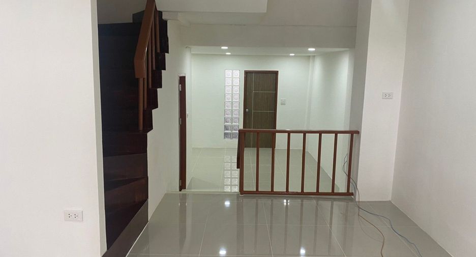 For sale studio townhouse in Bang Khae, Bangkok