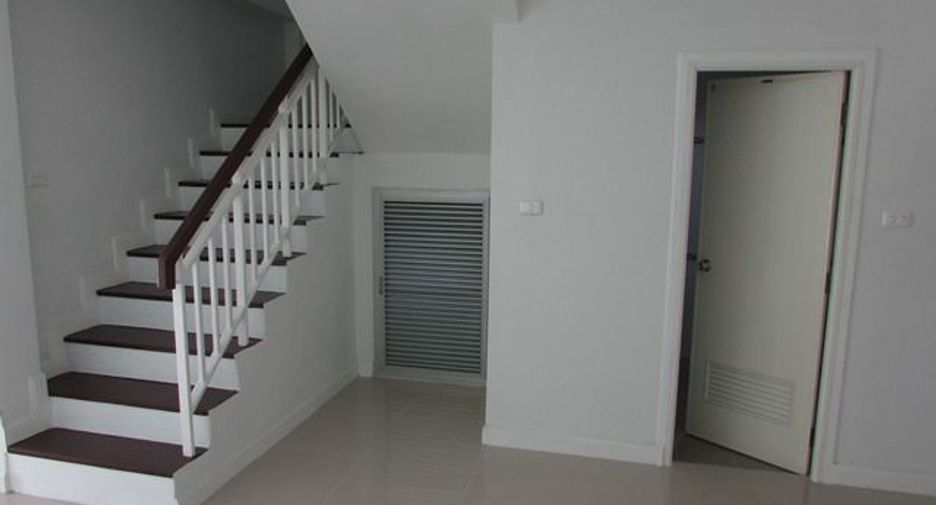 For sale スタジオ townhouse in Lat Krabang, Bangkok