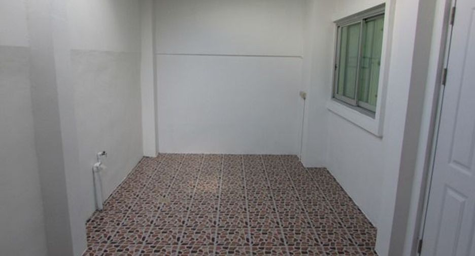 For sale スタジオ townhouse in Lat Krabang, Bangkok
