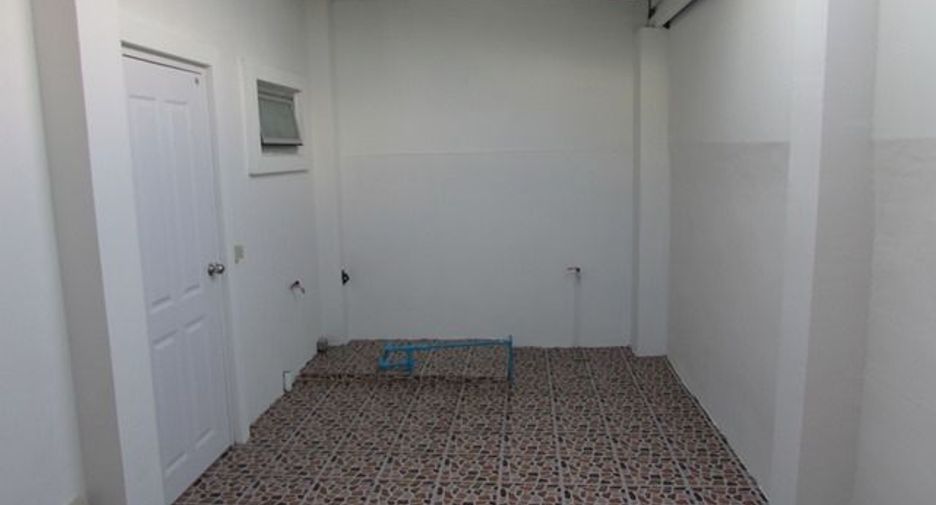 For sale スタジオ townhouse in Lat Krabang, Bangkok