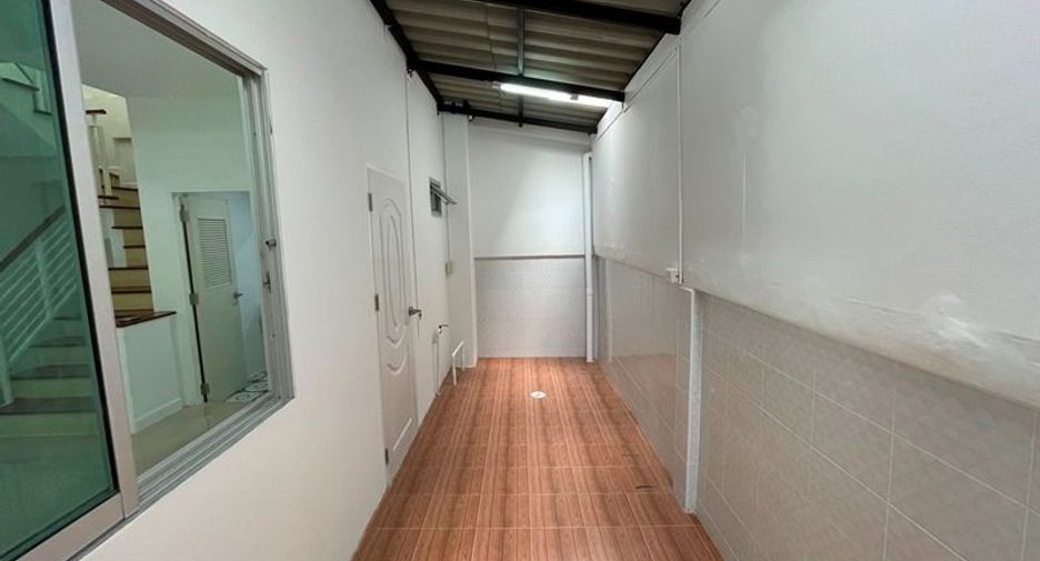 For sale スタジオ townhouse in Khlong Sam Wa, Bangkok