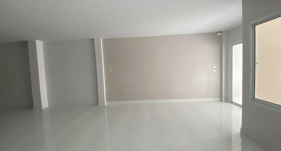 For sale studio townhouse in Bang Khen, Bangkok