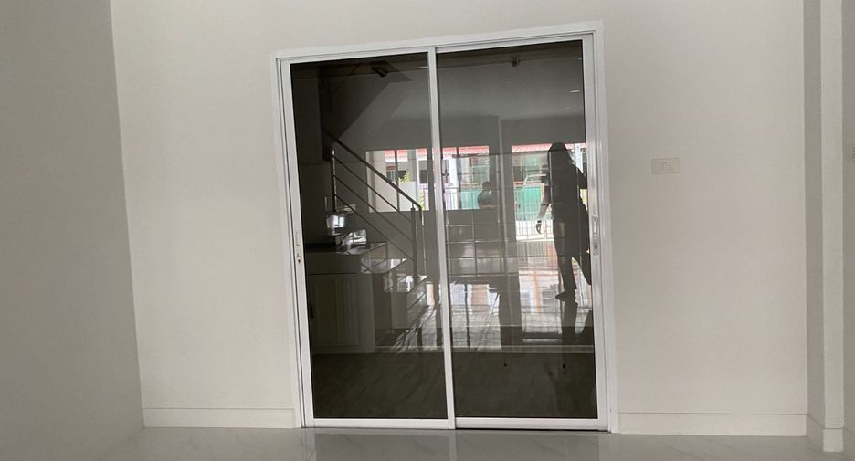 For sale studio townhouse in Bang Khen, Bangkok
