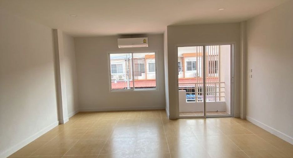 For sale studio townhouse in Bang Khen, Bangkok