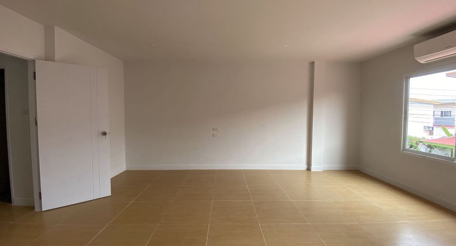 For sale studio townhouse in Bang Khen, Bangkok