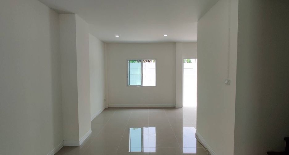 Casa adosada en venta de estudio en Nong Khaem, Bangkok
