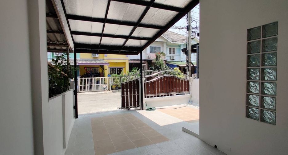 Casa adosada en venta de estudio en Nong Khaem, Bangkok