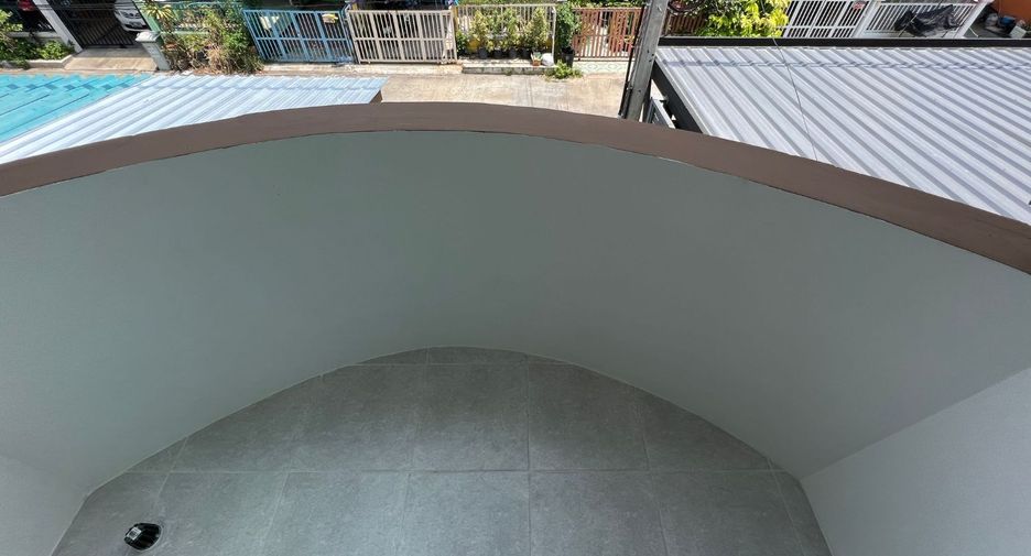 Casa adosada en venta de estudio en Nong Khaem, Bangkok