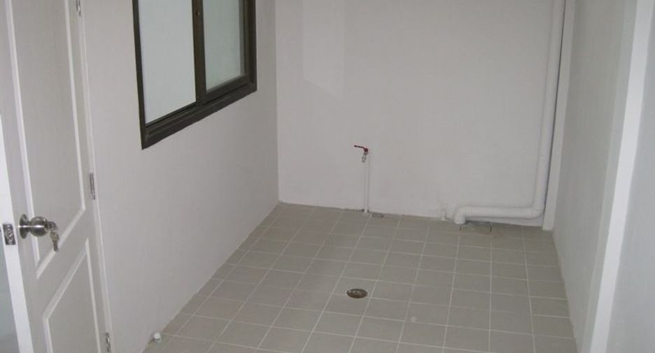 Casa adosada en venta de estudio en Sai Mai, Bangkok