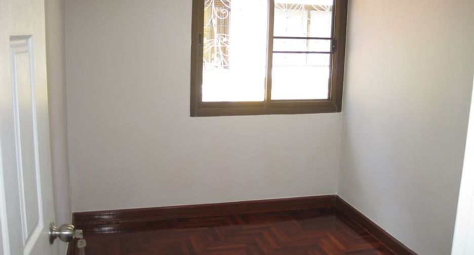 Casa adosada en venta de estudio en Sai Mai, Bangkok