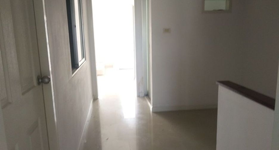 À vendre studio maison de ville à Bang Khen, Bangkok