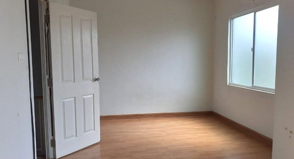 For sale studio townhouse in Khlong Sam Wa, Bangkok