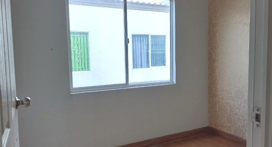 For sale studio townhouse in Khlong Sam Wa, Bangkok