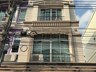 Reihenhaus zur Miete mit 3 Zimmer in Lat Phrao, Bangkok