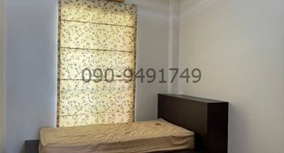 For rent 3 bedrooms townhouse in Lat Phrao, Bangkok