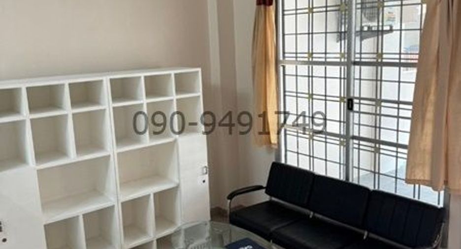 For rent 3 bedrooms townhouse in Lat Phrao, Bangkok