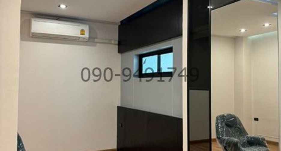 For rent 3 bedrooms townhouse in Lat Phrao, Bangkok