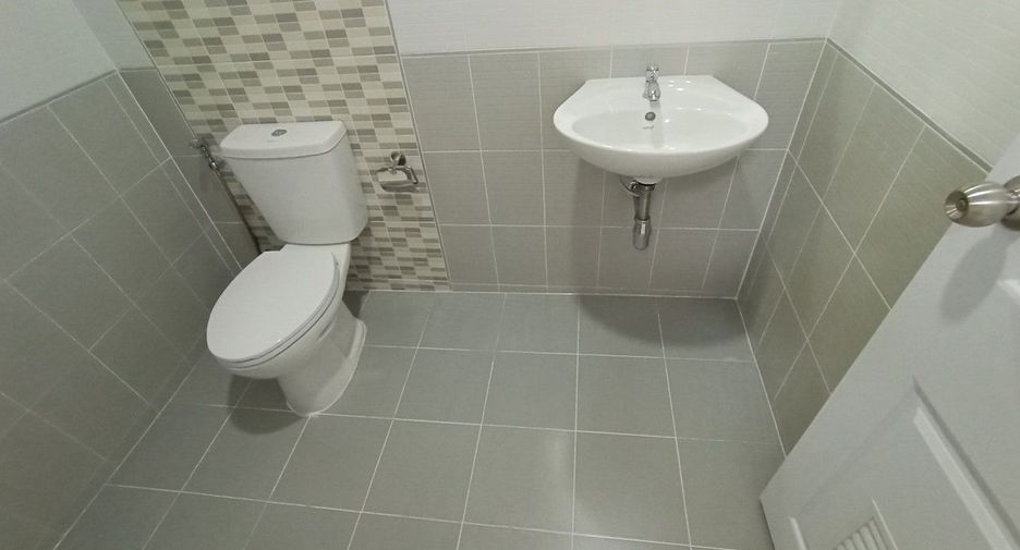For sale studio townhouse in Sai Mai, Bangkok