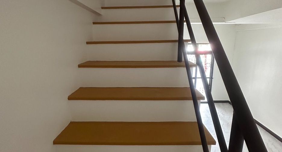 For sale studio townhouse in Lat Krabang, Bangkok