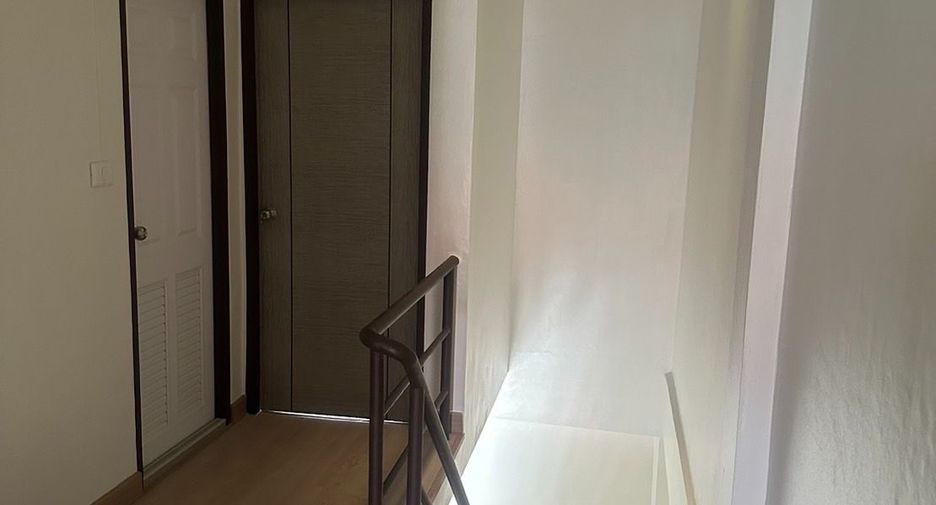 For sale studio townhouse in Lat Krabang, Bangkok