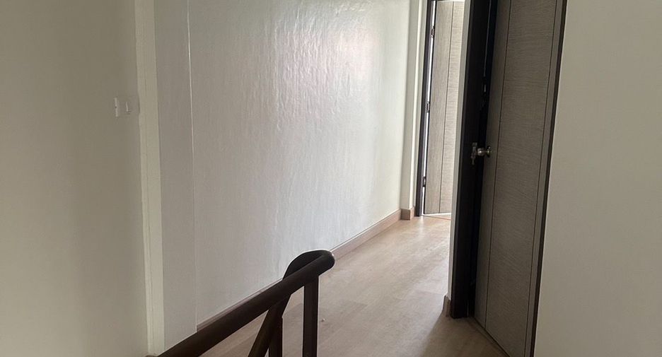 For sale studio townhouse in Lat Krabang, Bangkok