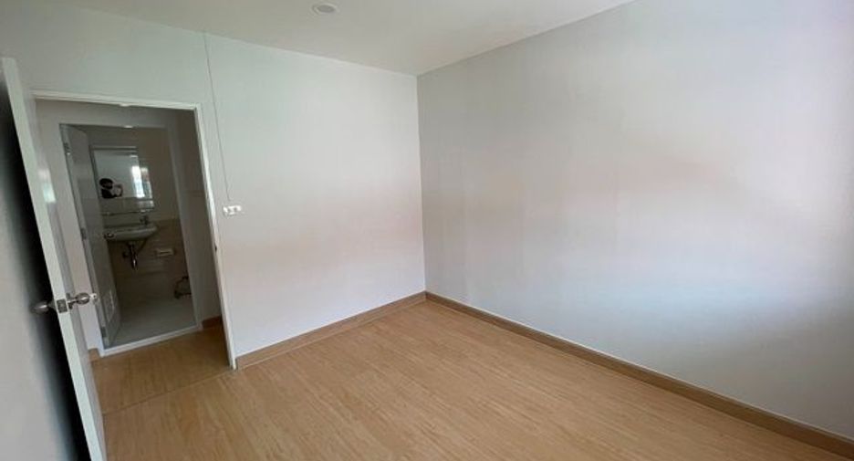 Casa adosada en venta de estudio en Bang Khun Thian, Bangkok