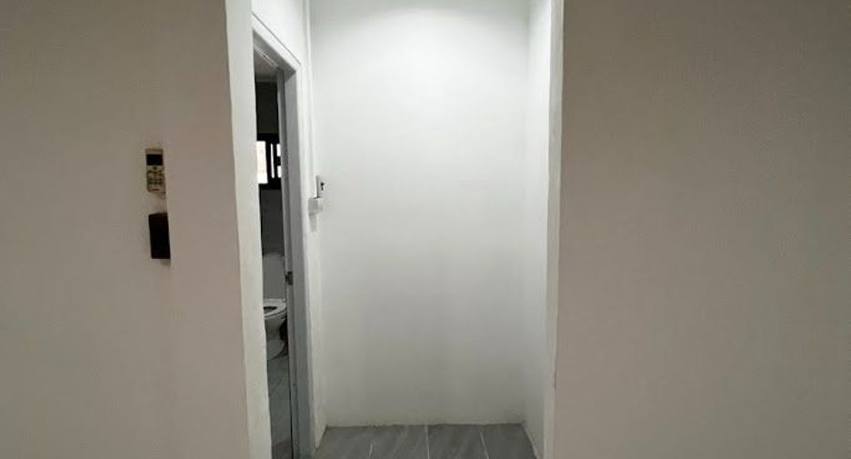 For sale 5 bedrooms house in Wang Thonglang, Bangkok