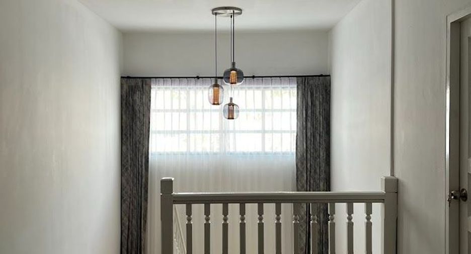 For sale 5 bedrooms house in Wang Thonglang, Bangkok