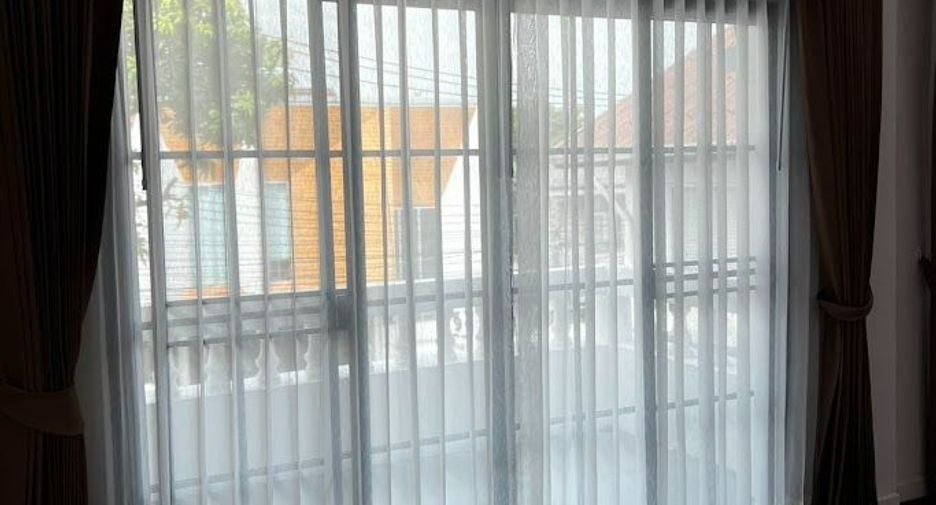 For sale 5 bedrooms house in Wang Thonglang, Bangkok