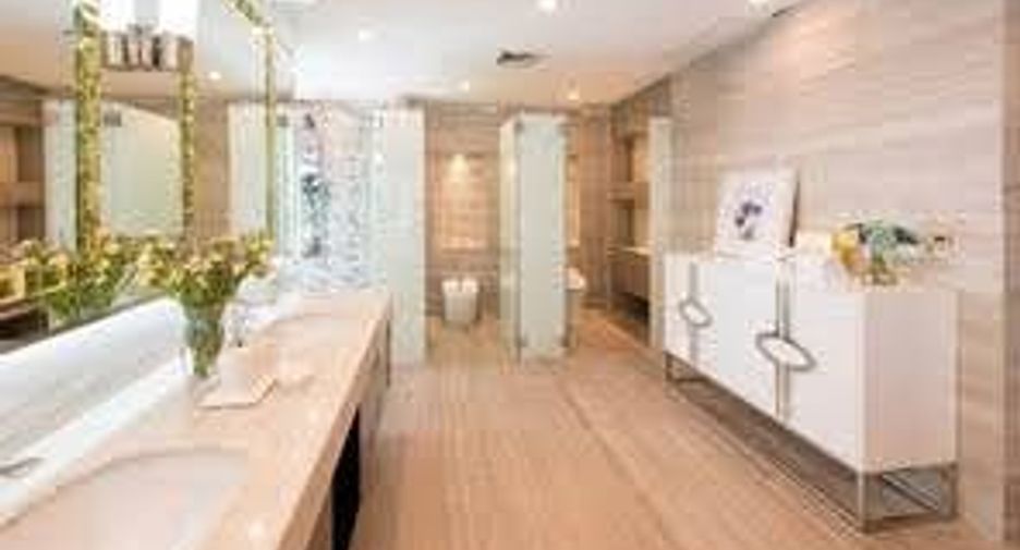 For rent 4 bedrooms condo in Khlong Toei, Bangkok