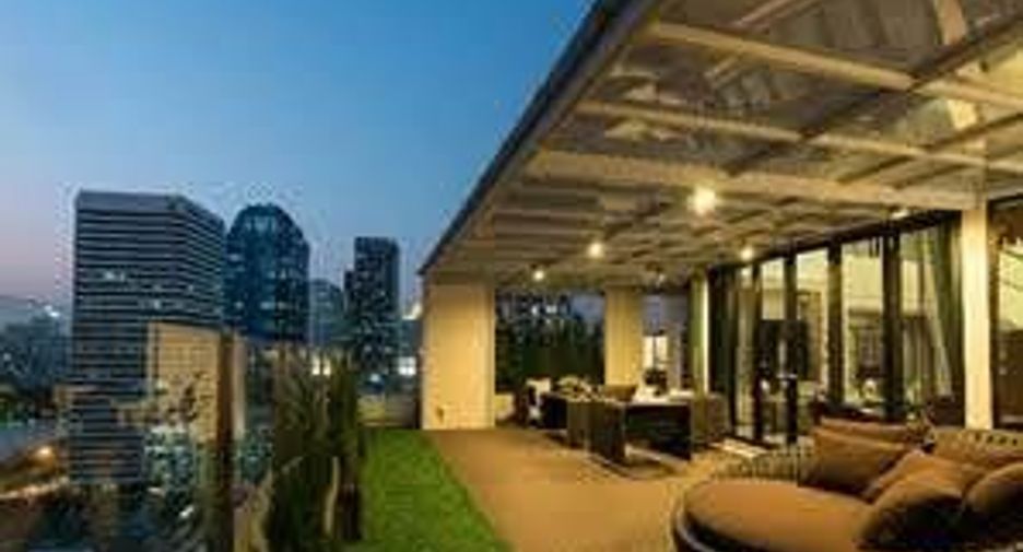 For rent 4 bedrooms condo in Khlong Toei, Bangkok