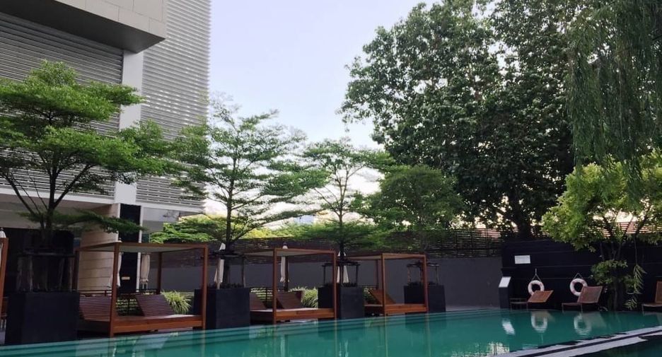 For rent 3 bedrooms condo in Khlong Toei, Bangkok