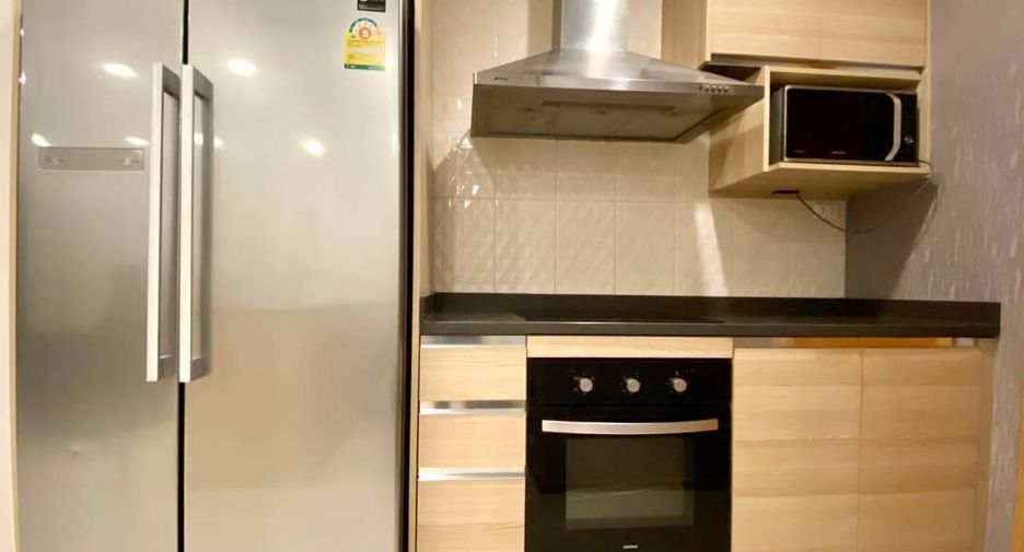 For rent 3 bedrooms condo in Khlong Toei, Bangkok