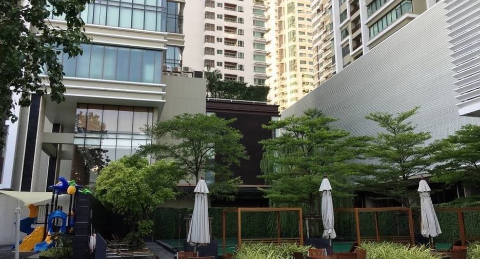 For rent 3 bedrooms condo in Khlong Toei, Bangkok